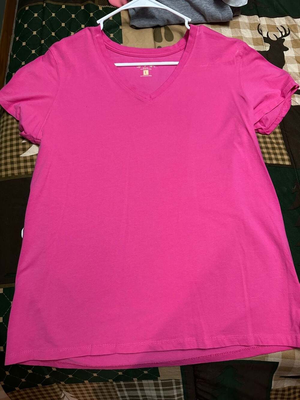 Blue Mountain Women's Pink Short Sleeve V-Neck T-Shirt size large